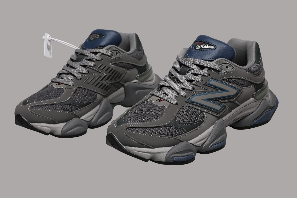 9060 Castlerock Sneakers