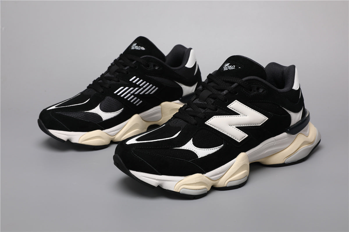 9060 Black / White Sneakers