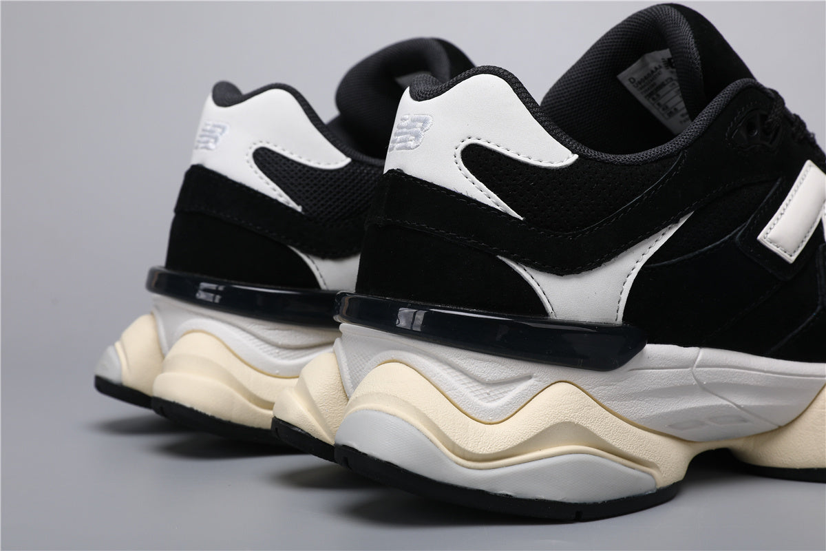 9060 Black / White Sneakers