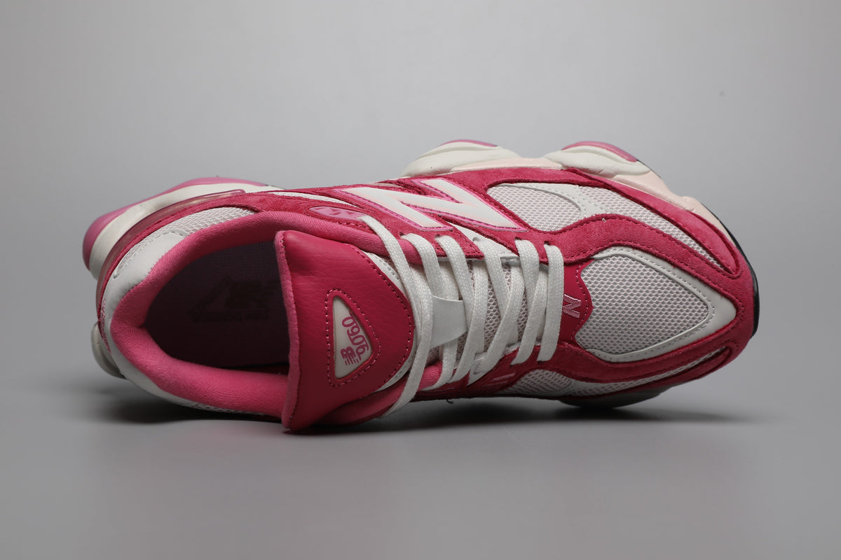 9060 Rose / Red Sneakers