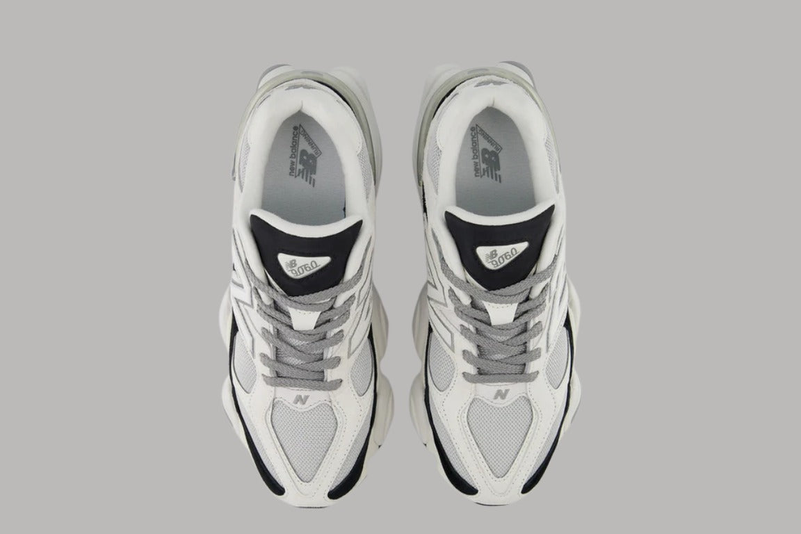 BLack & White 9060