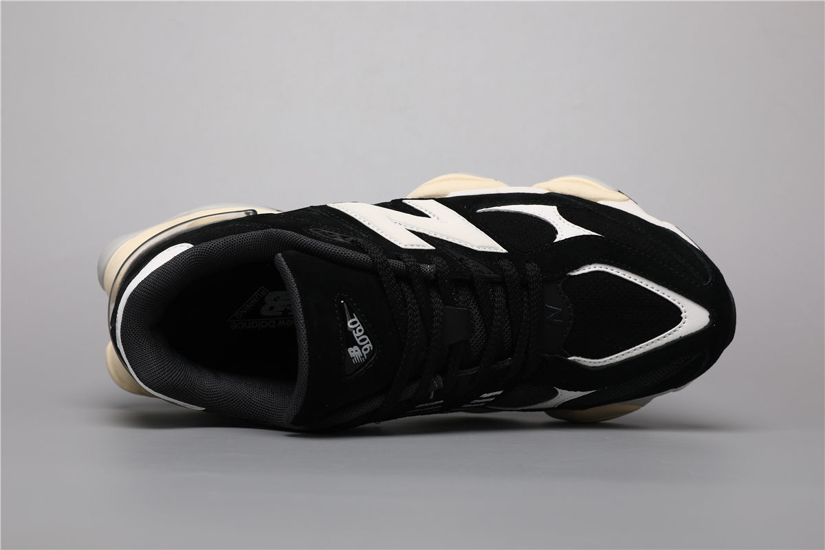 9060 Black / White Sneakers