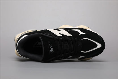 9060 Black / White Sneakers