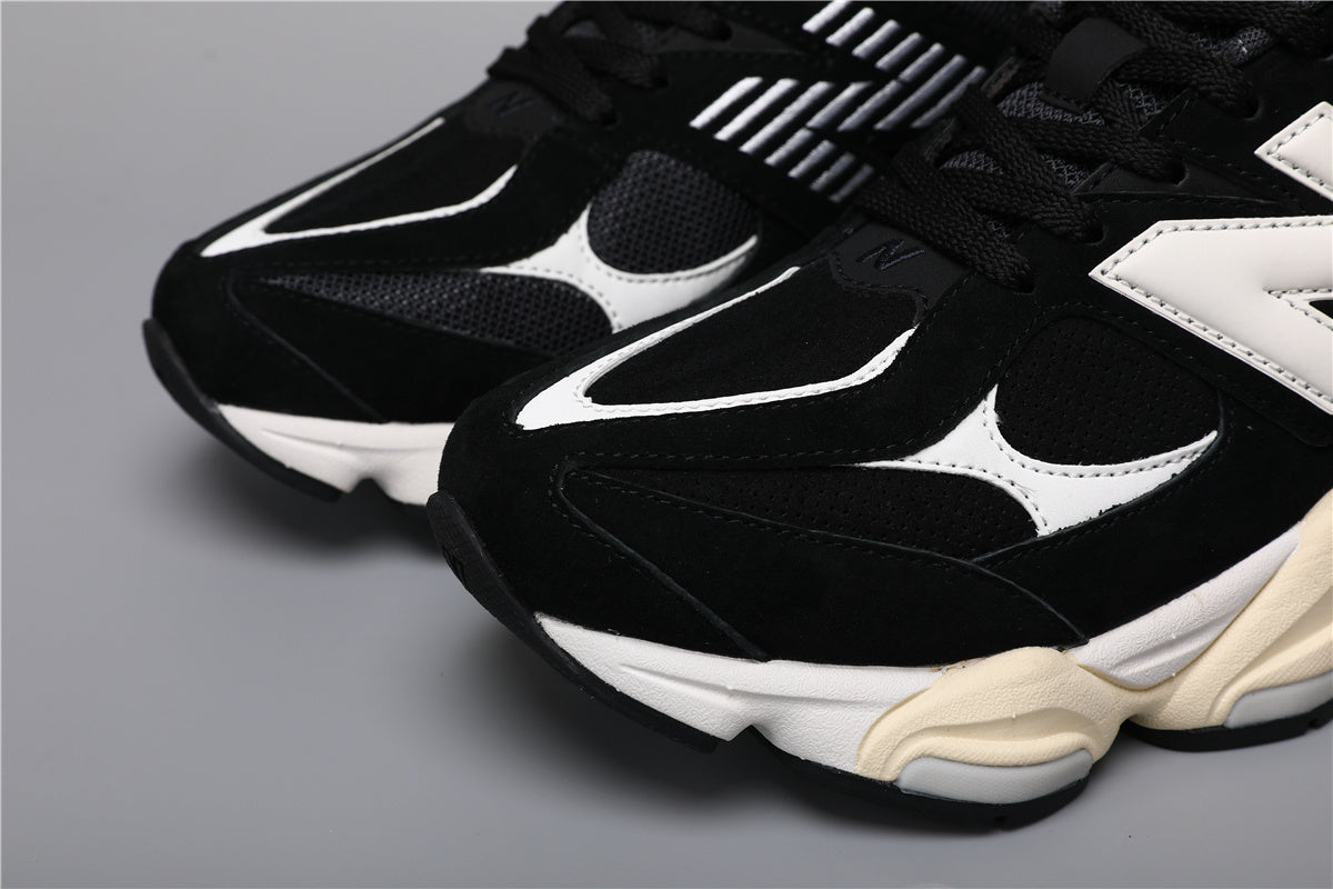 9060 Black / White Sneakers