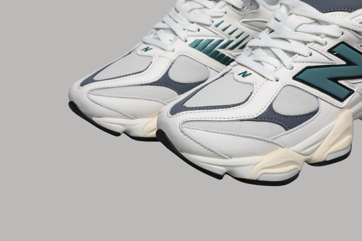 9060 Spruce Sneakers