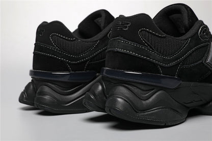9060 Full Black Edition Sneakers