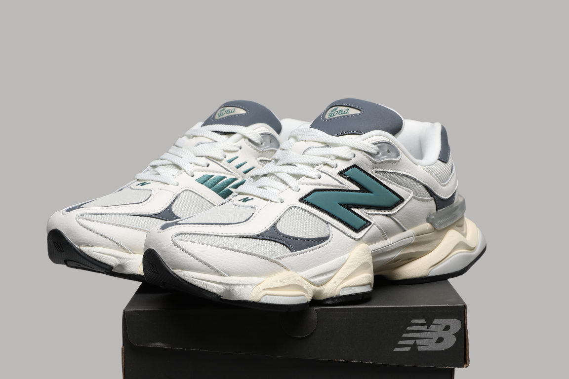 9060 Spruce Sneakers