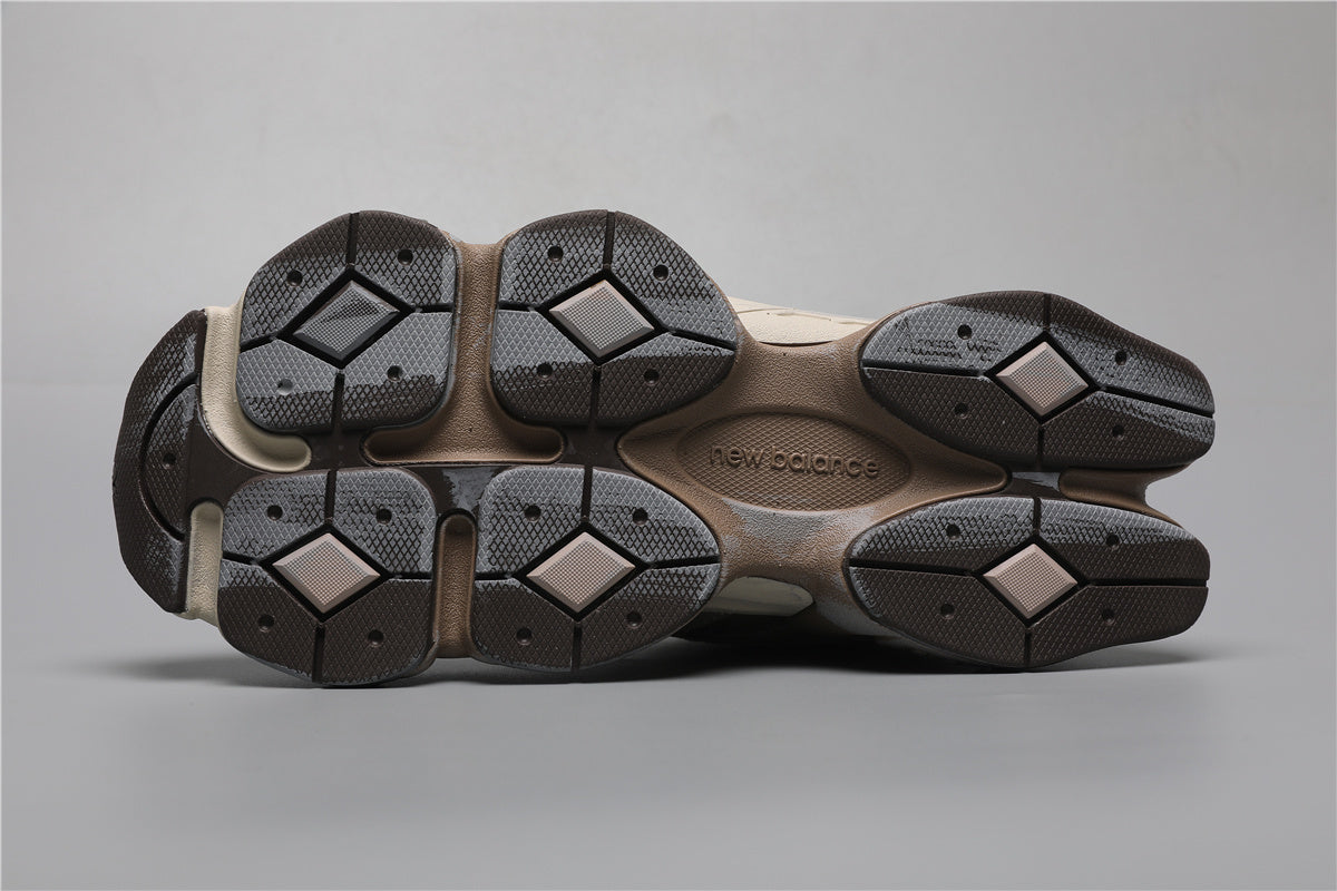 9060 Mushroom Brown Sneakers