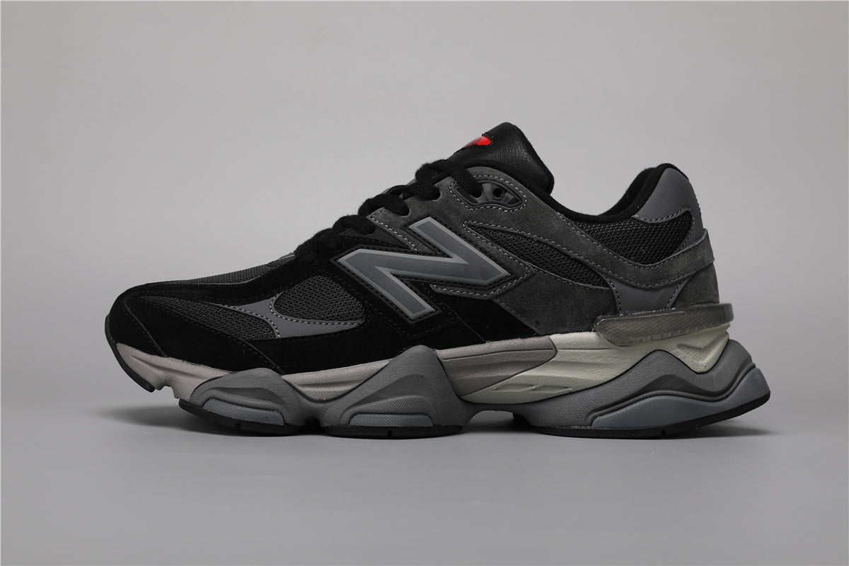 9060 Black Sneakers