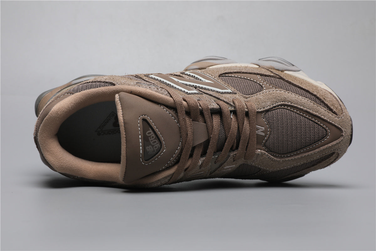 9060 Mushroom Brown Sneakers