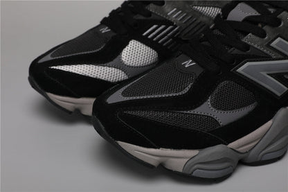 9060 Black Sneakers