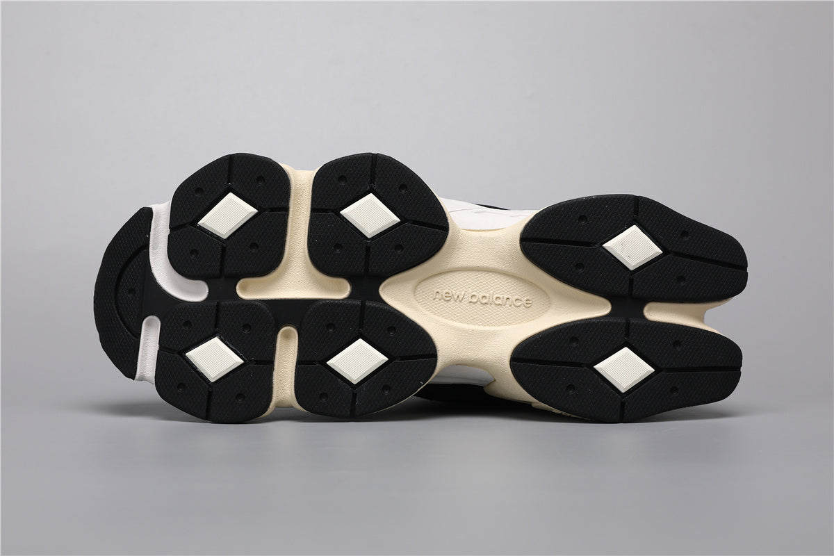 9060 Black / White Sneakers
